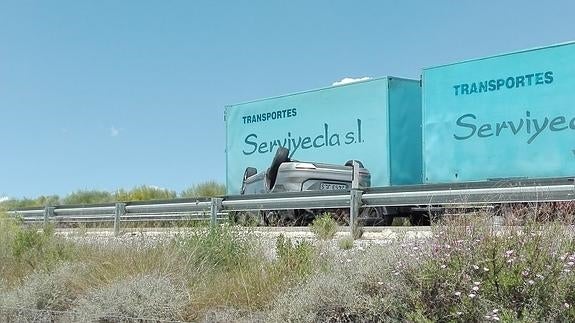 Un conductor en dirección contraria provoca tres muertes en Granada