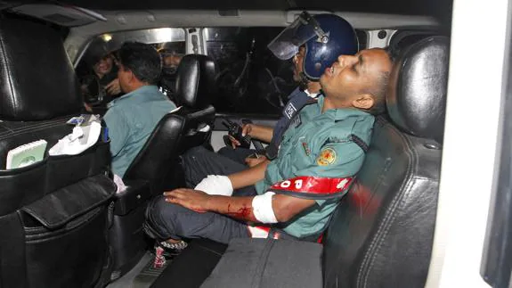 Veinte civiles muertos en el ataque a un restaurante de Bangladesh