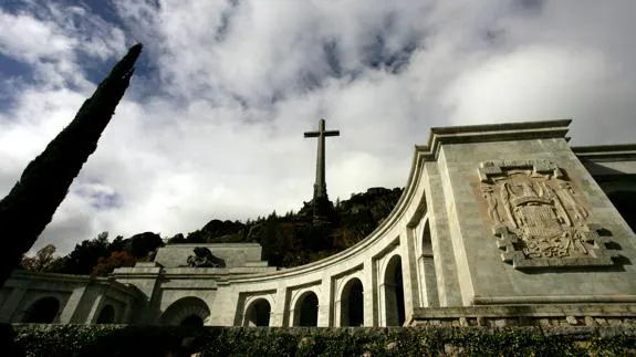 Baltasar Garzón presenta una demanda para sacar a Franco del Valle de los Caídos