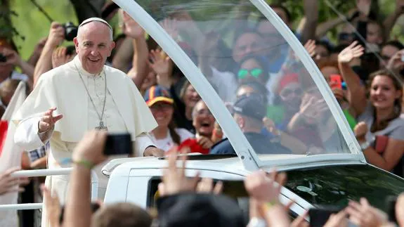 El Papa cierra la JMJ con una multitudinaria misa y anuncia la próxima edición en Panamá