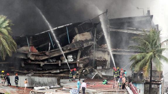Al menos 23 muertos en un incendio en una fábrica en Bangladesh