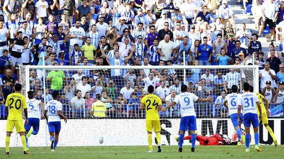 El Villarreal vence a un Málaga sin recursos