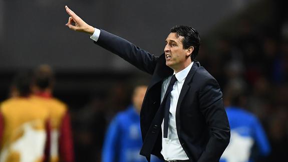 A Emery no le salen los números