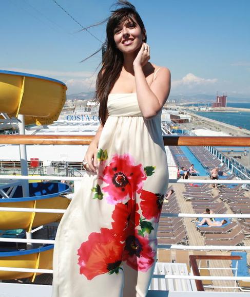 Eloísa González se hace popular en España gracias a un accidente con su falda