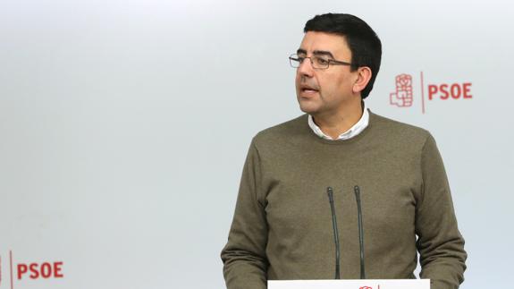 El presidente de la gestora sondeará a los barones sobre la fecha del congreso del PSOE