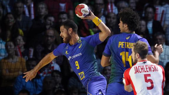 España se confía y sufre ante Túnez