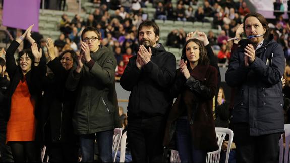 La grada de Vistalegre clama «unidad» frente a unos dirigentes divididos