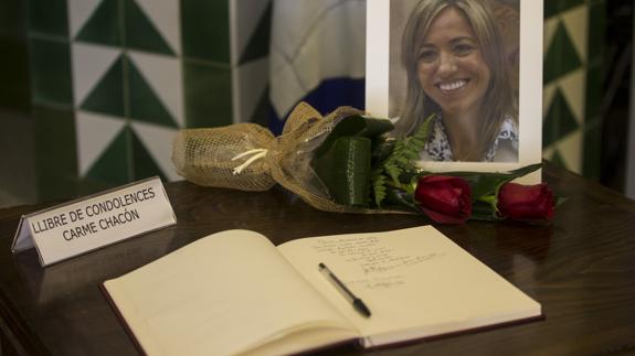 Esplugues y los socialistas dan el último adiós a Carme Chacón