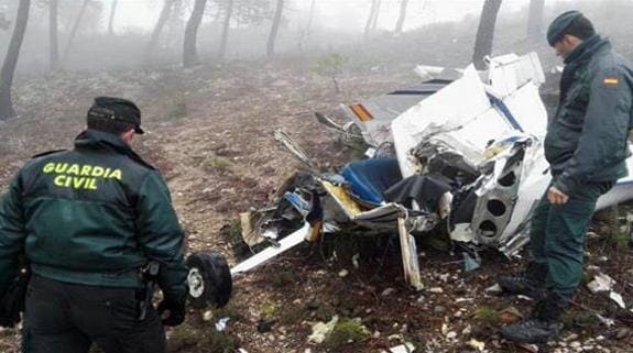 Rescatan los cuerpos de los tres fallecidos al estrellarse una avioneta en Málaga