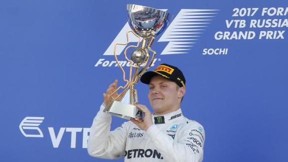 Bottas toca techo en Rusia