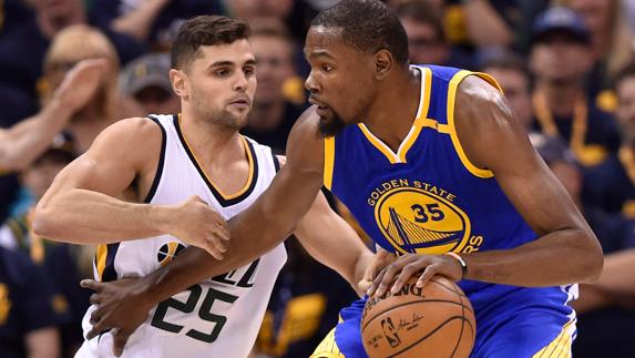 Kevin Durant deja a los Warriors a un paso de la final del Oeste