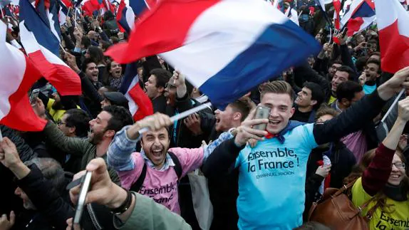 La UE celebra con alivio el triunfo de Macron