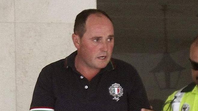 El conductor asegura que retiró la retroexcavadora y volvió al lugar del siniestro