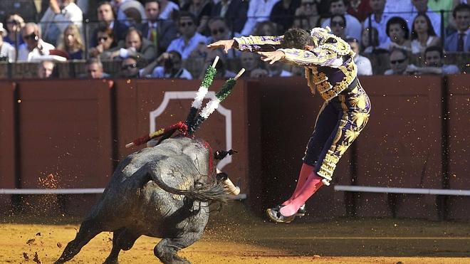 Ferrera le cuaja a un 'victorino' la mejor faena de la feria de Sevilla