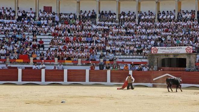 El diestro Antonio Ferrera participa en un tentadero público ante 4.000 personas