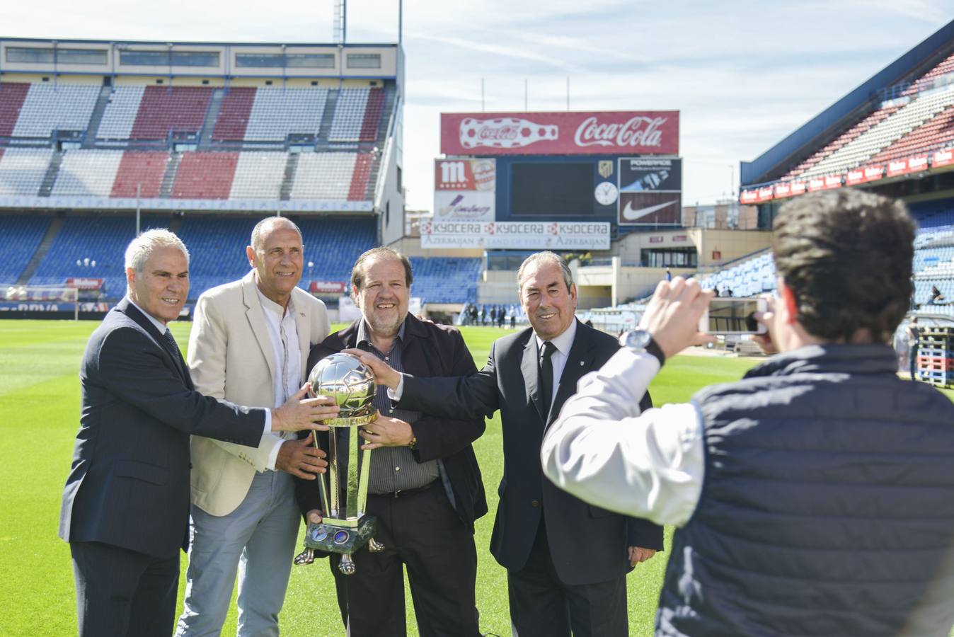 El fútbol español se une para pedir la Medalla de Extremadura para Adelardo