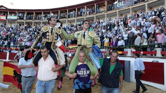 Antonio Ferrera y Miguel Ángel Perera recuperan los toros para Cáceres