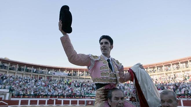 Talavante salva una tarde en Cáceres en la que el ganado volvió a defraudar