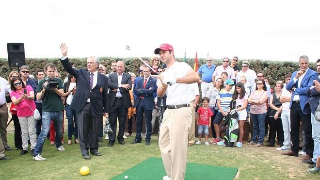 Villanueva inaugura su campo para socializar el golf