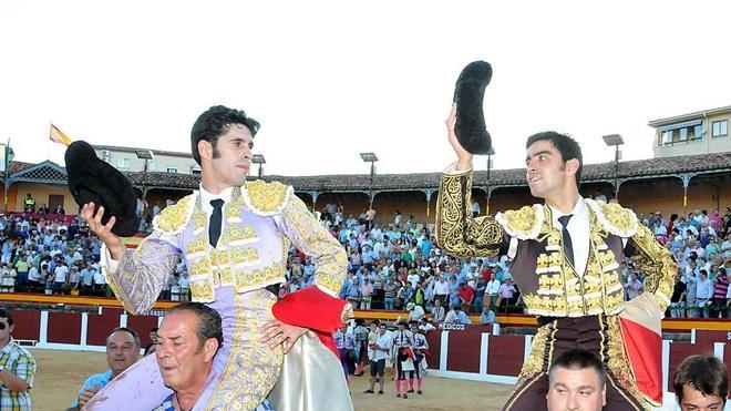 Perera y Talavante salen a hombros en Plasencia a pesar de los montalvos