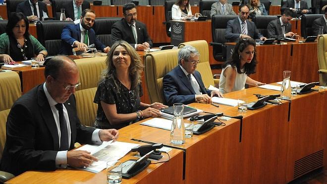 El Pleno insta a la Junta a primar en las adjudicaciones a empresas que contraten parados