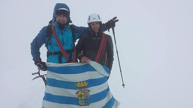 Dos villanovenses logran coronar la mítica cima del Mont Blanc