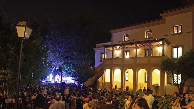 La Nadara Gipsy Band ofrec un concierto en el Museo Pedrilla