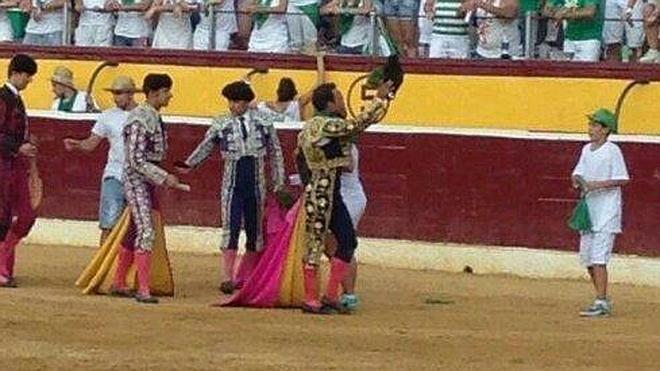 Dos orejas y salida a hombros de Antonio Ferrera en Huesca