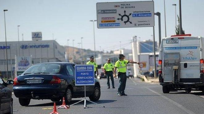 El delegado del Gobierno en Murcia pide a gritos a un guardia civil que se cuadre en un control de alcoholemia