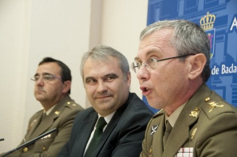 Toques de corneta en el centro para celebrar la Fiesta Nacional
