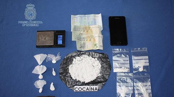 Detenido un matrimonio y un 'aguador' por tráfico de cocaína en una casa del Casco Antiguo