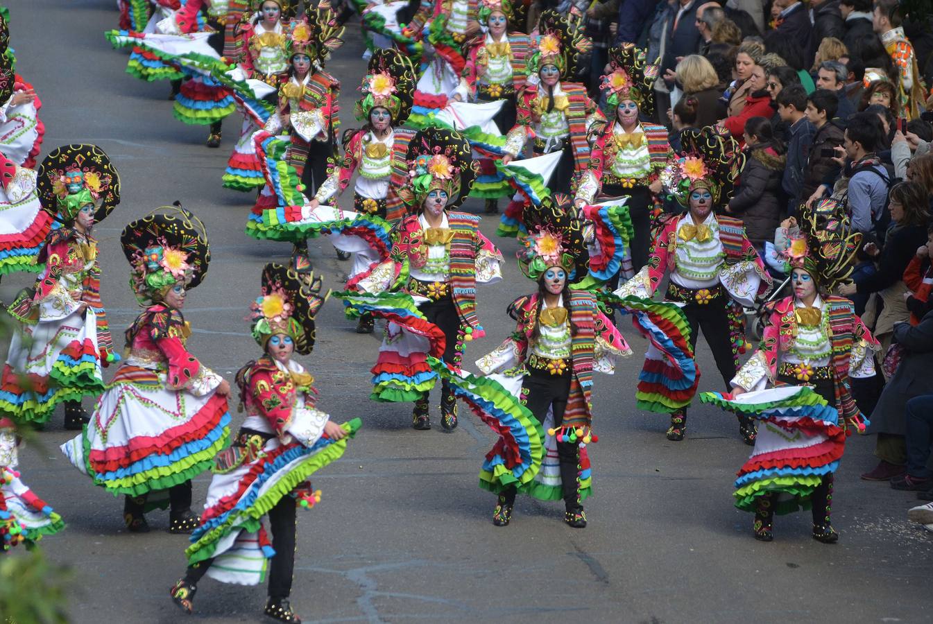 Las Monjas y Los Mismos destacan en Los Antifaces de Plata 2014