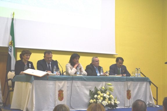 Presentan el libro 'Lobón en su historia'