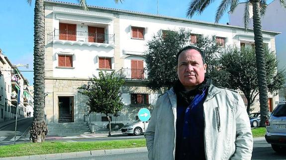 «La gente se pregunta que quién es Monago para querer vender la casa»