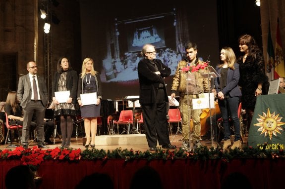 ¿En Cáceres hay más personas rectas o curvas?