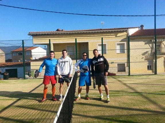 Logrosán ya ha estrenado la nueva pista de pádel