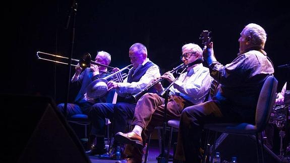 El recital de Allen, "autorregalo de Navidad" de la Junta, dice el PSOE