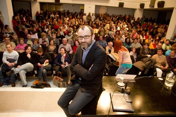 Rafael Santandreu llena Aula HOY