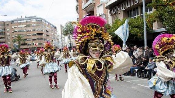 Las Monjas ganan por sexta vez el desfile de comparsas