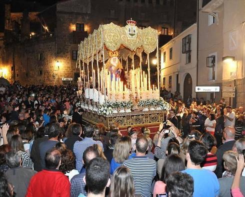 La Pasión atrae a multitud de fieles en su primer desfile