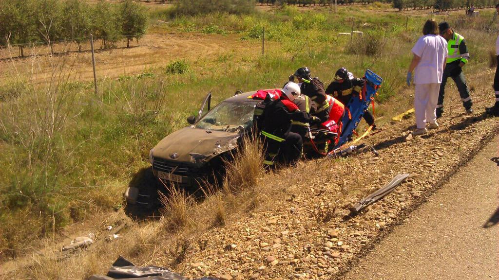 Un herido por el choque de un camión y un turismo en Talavera la Real