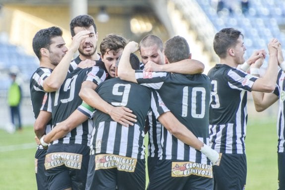 El Badajoz encuentra el camino