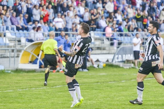 Pastelero dispone de toda su plantilla por primera vez en el momento decisivo