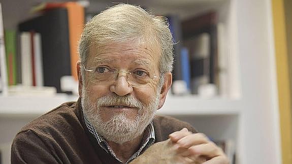 Ibarra presenta un libro sobre la posguerra extremeña escrito por Vicente Herrera Silva