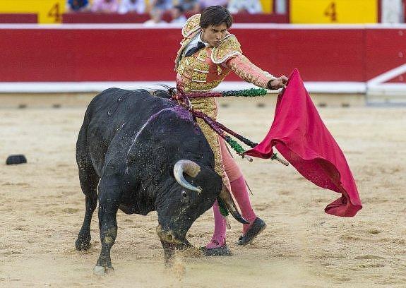 Roca Rey arrolla en la novillada de San Fermín