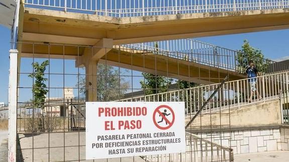 Adif inicia los trámites para reparar la pasarela de la estación de Badajoz