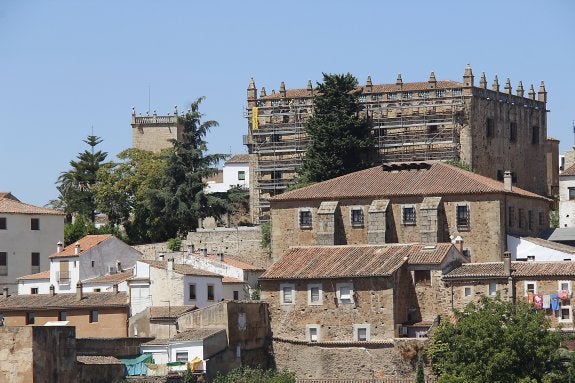 El Museo de Cáceres elimina filtraciones en la fachada y el tejado