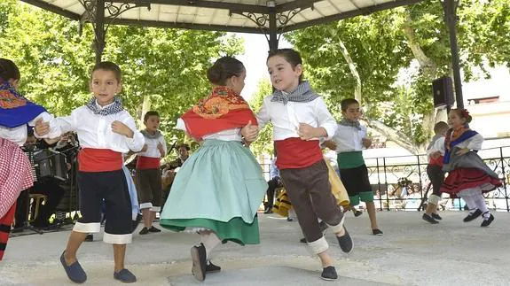'I Festival Infantil de Folklore' en Alagón del Río