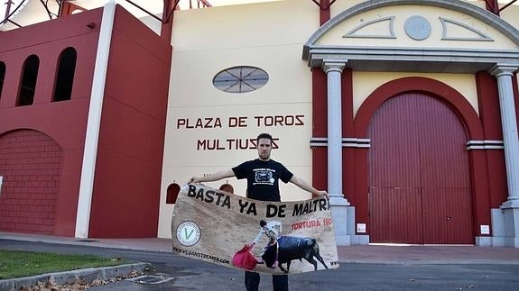 «Una persona que mata toros es un asesino de animales»