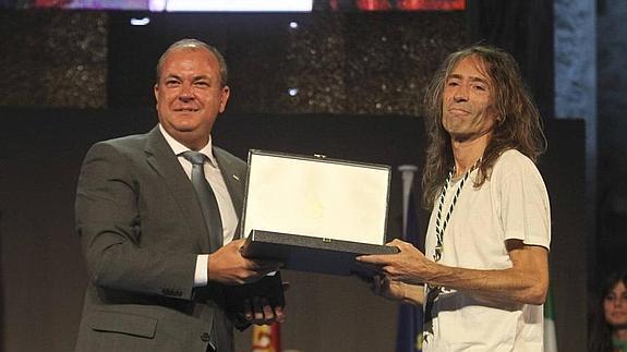 La Junta afirma que no puede pagar un patrocinio a Robe Iniesta por falta de contrato